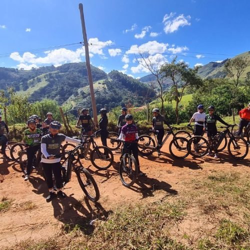 Grupo de cicloturismo da CS em São Bento do Sapucaí